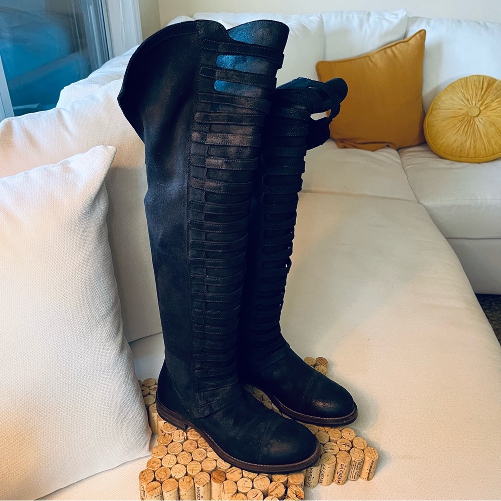 Black Forest knee hi Boots - Picture 11 of 15
